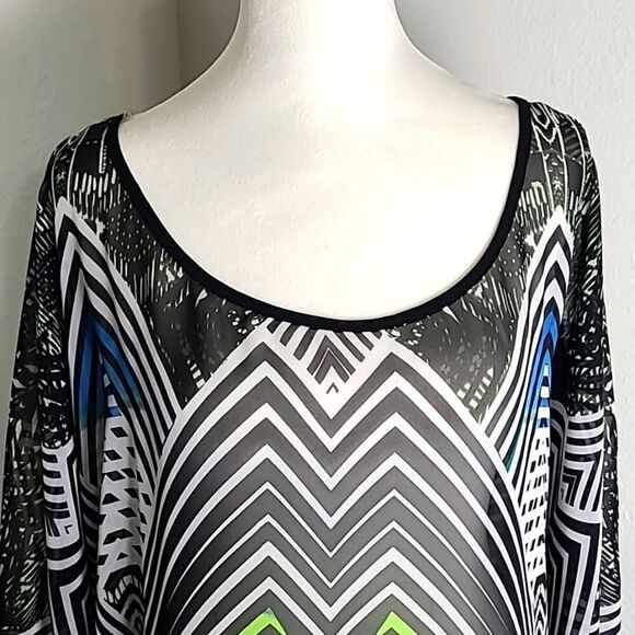 Bisou Bisou Kimono Sleeve Top, Black & White with Green & Blue Floral, Size 2X - Picture 3 of 8